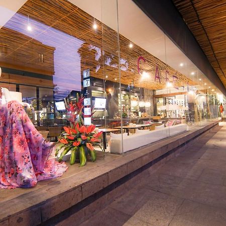 Ts Suites Seminyak Exterior foto The interior of the shopping mall
