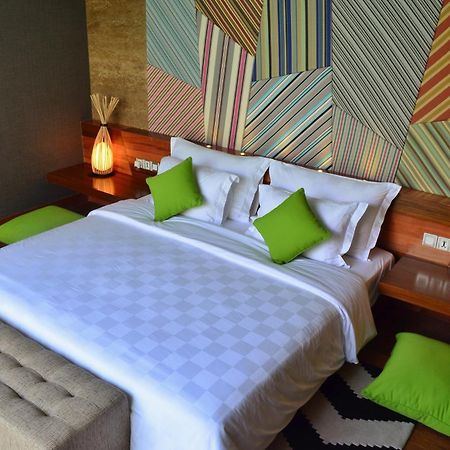 Ts Suites Seminyak Zimmer foto A bedroom at the hotel