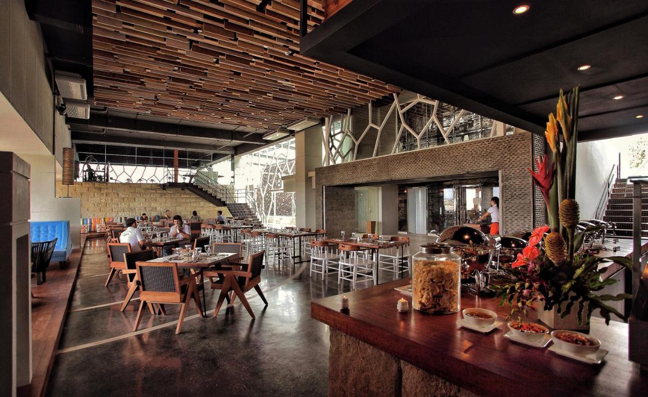 Ts Suites Seminyak Exterior foto Interior of the restaurant