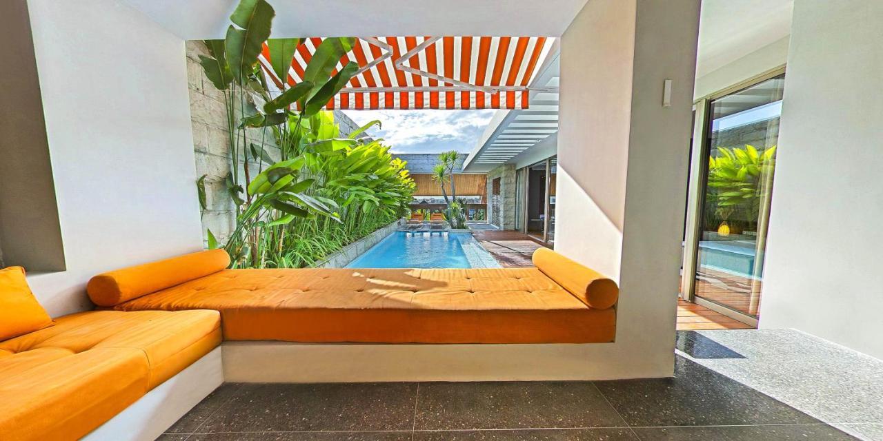 Ts Suites Seminyak Exterior foto The interior of the hotel