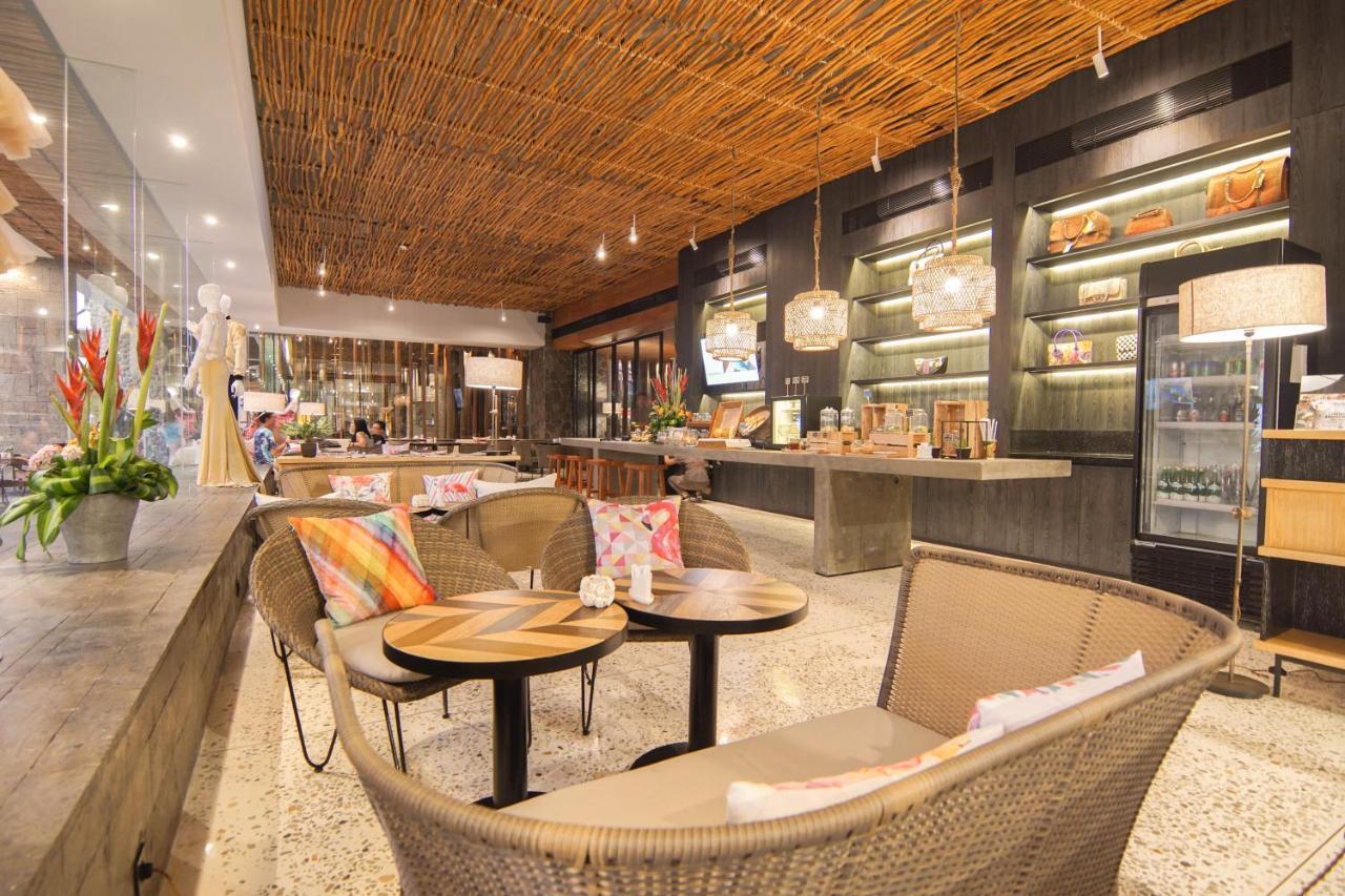 Ts Suites Seminyak Exterior foto The interior of the restaurant