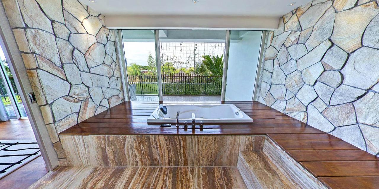 Ts Suites Seminyak Exterior foto Bathroom