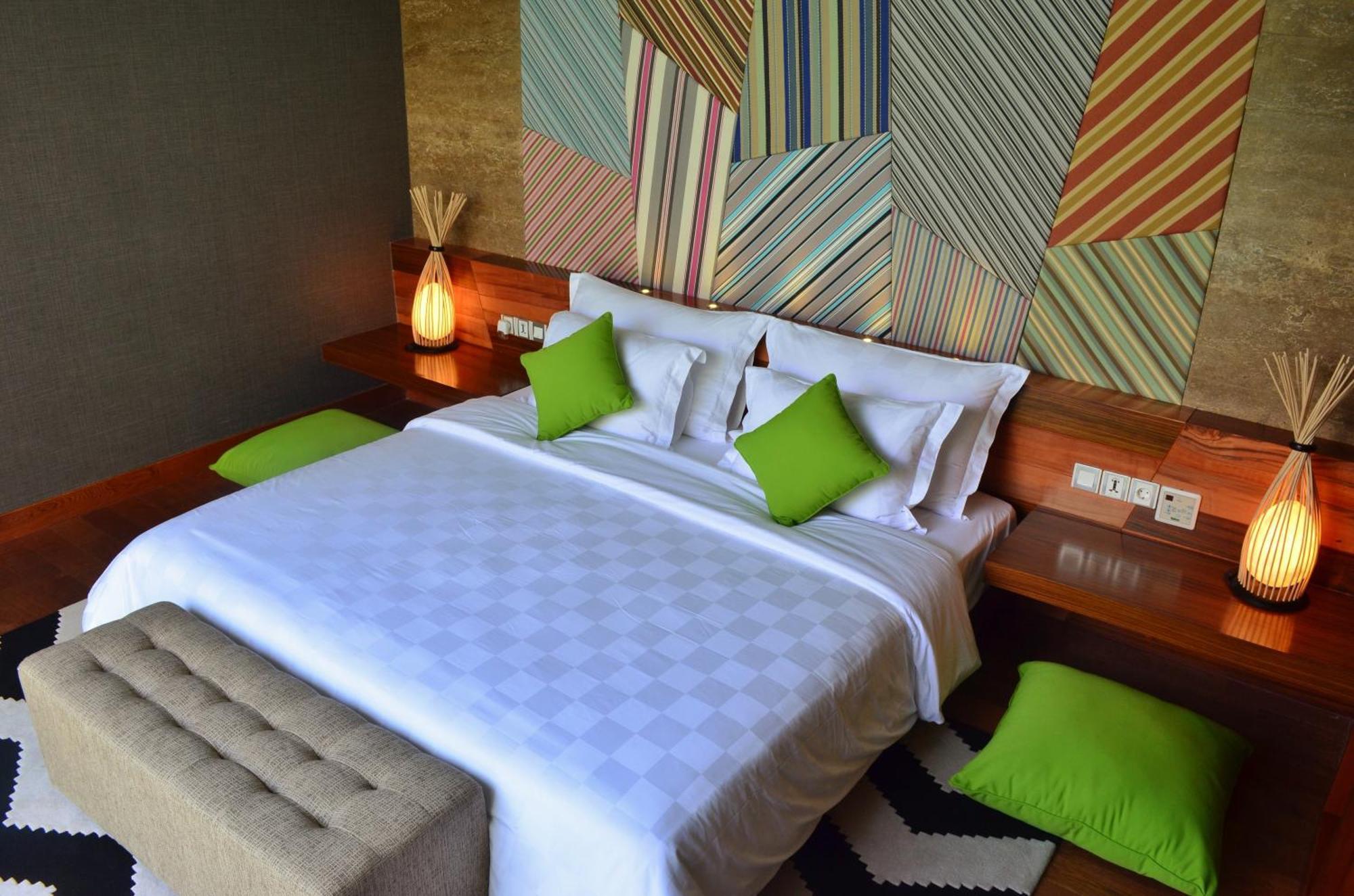 Ts Suites Seminyak Zimmer foto A bedroom at the hotel