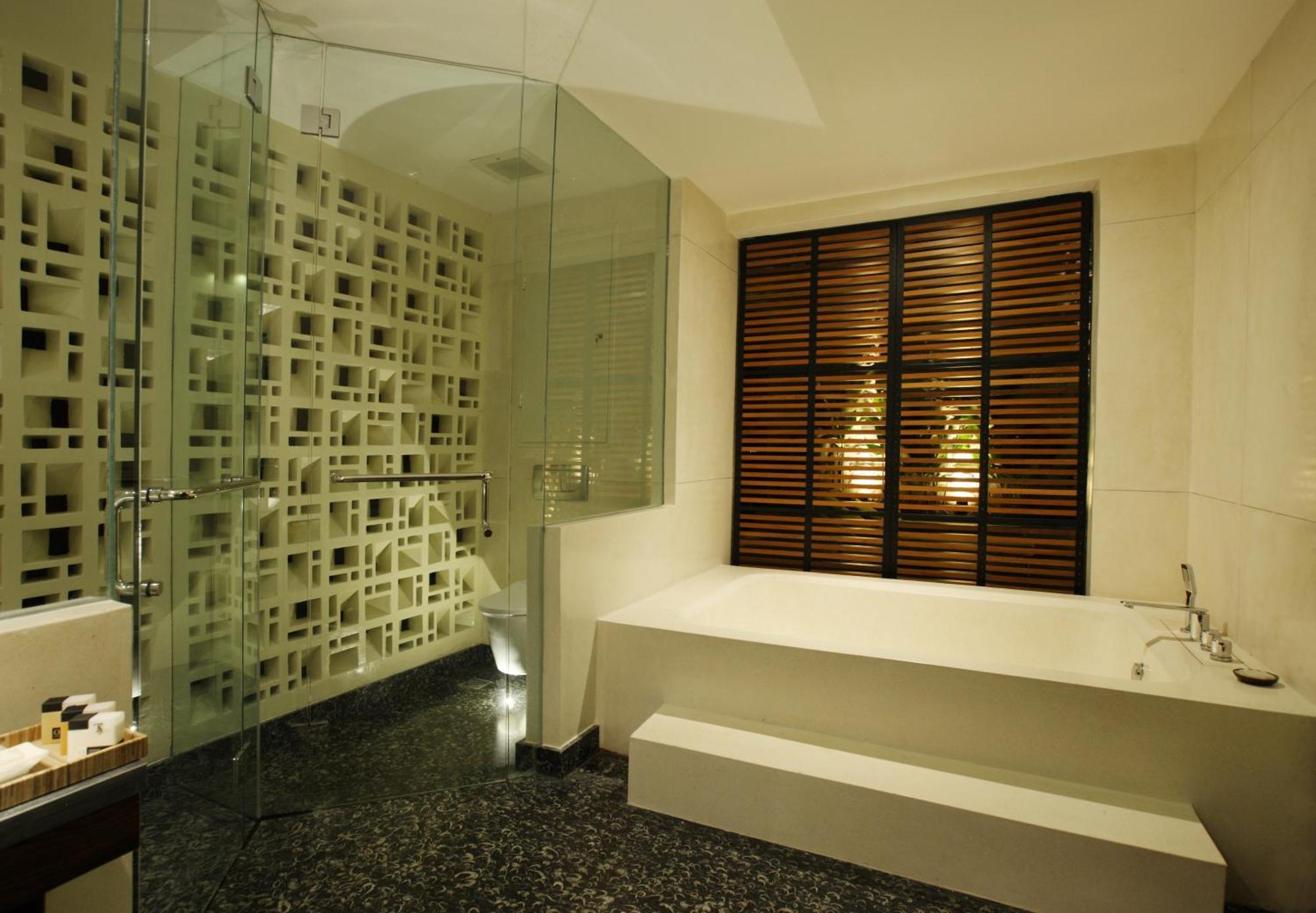 Ts Suites Seminyak Exterior foto Bathroom