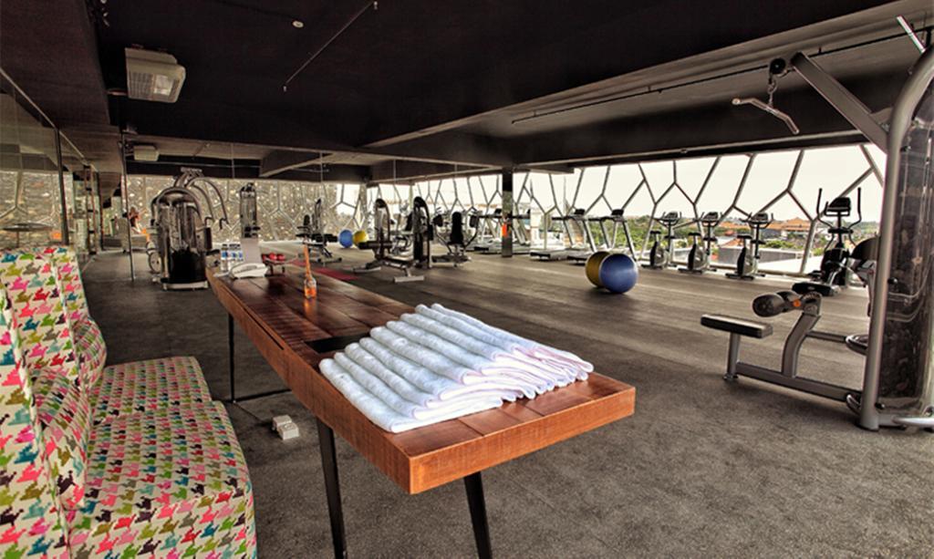 Ts Suites Seminyak Exterior foto The gym at the hotel