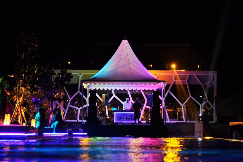 Ts Suites Seminyak Exterior foto The stage of the show