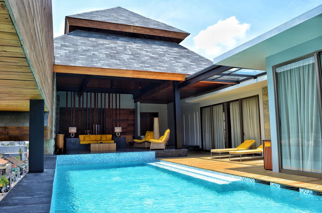 Ts Suites Seminyak Exterior foto A pool villa at the resort
